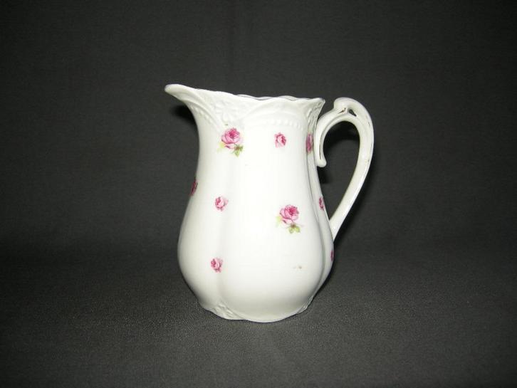 schenkkannetje 0,45 ltr., wit met roosjes, Antiek en Kunst, Antiek | Servies los, Ophalen of Verzenden