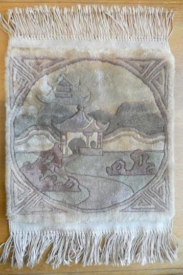 Klein tapijtje met Chinees scene [1911-B] beschikbaar voor biedingen