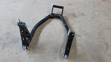 Paddock stand achterzijde beschikbaar voor biedingen