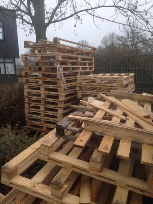 Pallets en hout gratis, Tuin en Terras, Haardhout, Blokken, Overige houtsoorten, Minder dan 3 m³, Ophalen
