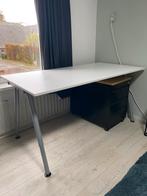 Witte Bureau met verstelbare poten - Ikea, Huis en Inrichting, Bureaus, Ophalen, In hoogte verstelbaar, Gebruikt, Bureau