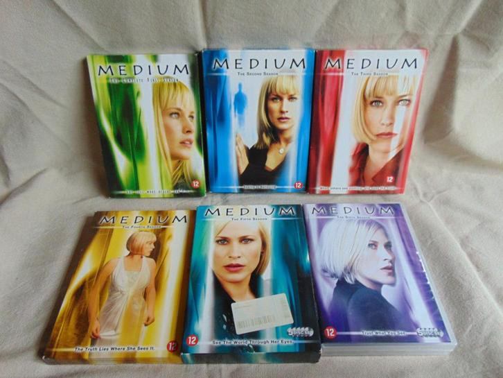 Medium Seizoen 1 tot en met 6, Cd's en Dvd's, Dvd's | Tv en Series, Zo goed als nieuw, Thriller, Vanaf 12 jaar, Ophalen of Verzenden