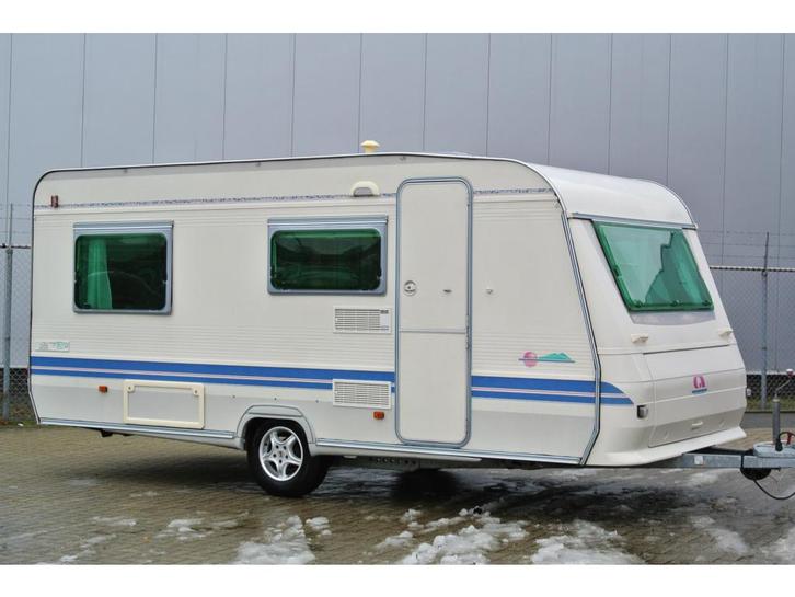 Adria Unica B 462 DP|Fransbed|Zitgroep|Luifel|Zeer nette sta, Caravans en Kamperen, Caravans, Bedrijf, tot en met 4, 750 - 1000 kg