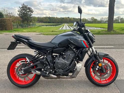 Yamaha MT 07 / NIEUWSTAAT/ 2022 / 9000KM / OPTIES / A2 35KW, Motoren, Motoren | Yamaha, Particulier, Naked bike, 12 t/m 35 kW