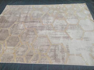 Tapijt maat 160×30cm beschikbaar voor biedingen