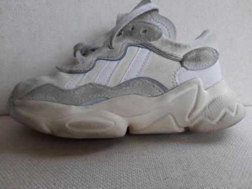 ADIDAS sneakers Ozweego wit maat 28, Kinderen en Baby's, Kinderkleding | Schoenen en Sokken, Nieuw, Schoenen, Ophalen of Verzenden