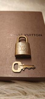 Louis Vuitton Slot met Sleutel (no. 313), Ophalen of Verzenden, Zo goed als nieuw