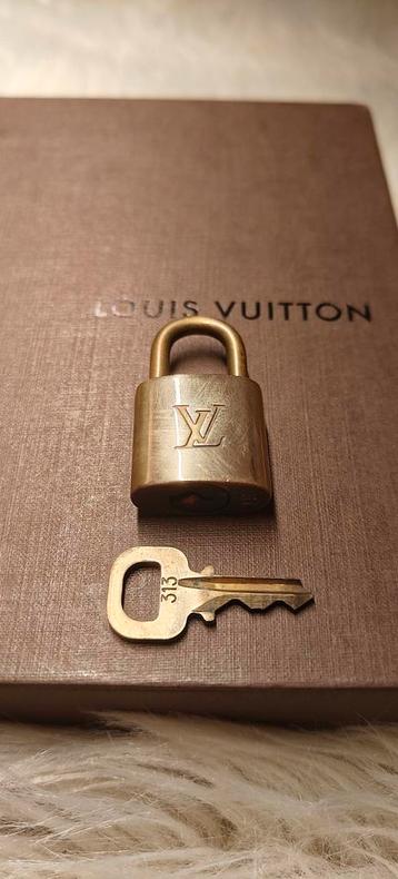 Louis Vuitton Slot met Sleutel (no. 313) beschikbaar voor biedingen