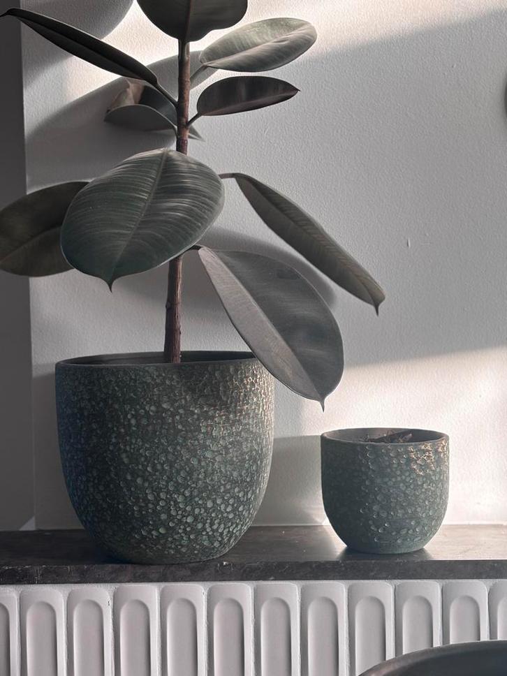 Set van 3 groene bloempotten met gouden details, Tuin en Terras, Bloempotten, Zo goed als nieuw, Aardewerk, Binnen, Minder dan 40 cm