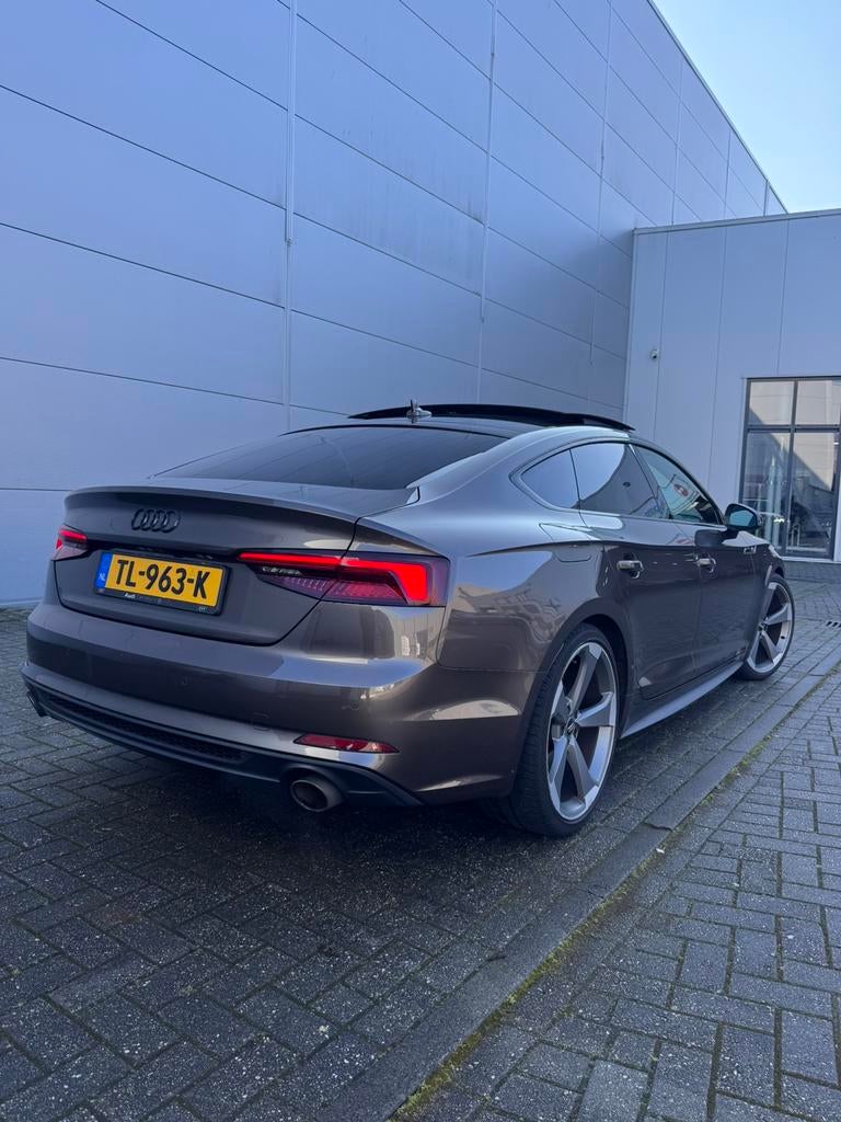 Audi A5 S-line 190pk Uniek Exterieur/Interieur 2.0 TFSI PANO, Auto's, Audi, Particulier, A5, Hybride Elektrisch/Benzine, B, Hatchback