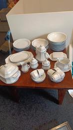 Zeer groot 6 delig servies Duits wit porselein, Antiek en Kunst, Antiek | Servies compleet, Ophalen