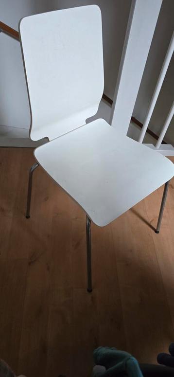 3 Ikea Eetkamerstoelen beschikbaar voor biedingen