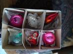 doos 54 bestaat uit 5 oude glazen kerstballen klok metaal, Diversen, Kerst, Ophalen of Verzenden, Gebruikt