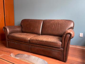 Leren bank beschikbaar voor biedingen