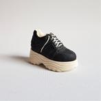 "Just the right shoe" design Raine Willits miniatuur sneaker, Nieuw, Ophalen of Verzenden