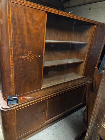 Ronde vitrinekast buffetkast jaren 50/60

 beschikbaar voor biedingen