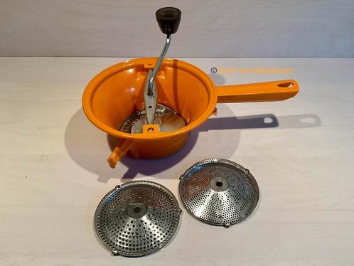Moulinex legumes no. 1 oranje met drie messen, Huis en Inrichting, Keuken | Keukenbenodigdheden, Ophalen of Verzenden