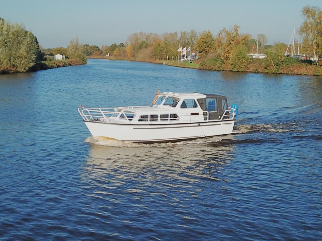 Motorjacht huren Friesland, vaarbewijsvrij, vaarvakantie, Diensten en Vakmensen, Verhuur | Boten