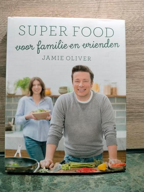 Jamie Oliver - Super food voor familie en vrienden, Boeken, Kookboeken, Zo goed als nieuw, Ophalen of Verzenden