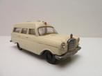 Mercedes Ambulance  ''  SIKU V233  '', Ophalen of Verzenden, Gebruikt, Auto