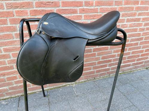 16 inch en 16,5 inch jc springzadel, Dieren en Toebehoren, Paarden en Pony's | Zadels, Zo goed als nieuw, Springen, Ophalen of Verzenden