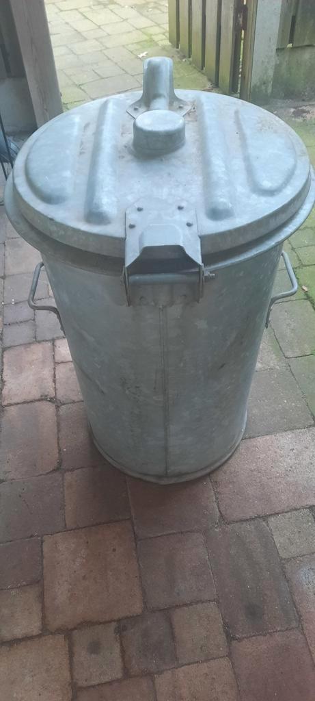 Metalen vuilnisemmer met deksel, Tuin en Terras, Tuinwanddecoratie, Gebruikt, Ophalen