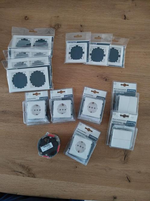 Wandcontactdozen/afdekramen enz. (partij), Doe-het-zelf en Verbouw, Elektra en Kabels, Nieuw, Kabel of Snoer, Ophalen of Verzenden
