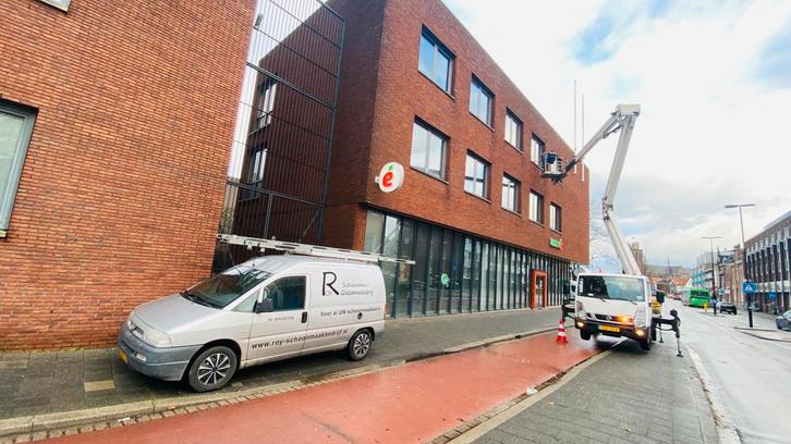 Roy schoonmaakbedrijf & Glazenwasserij, Diensten en Vakmensen, Schoonmakers en Glazenwassers, Glazenwassen binnen, Glazenwassen buiten