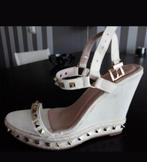 Sleehakken met studs, Ophalen of Verzenden, Nieuw, Beige
