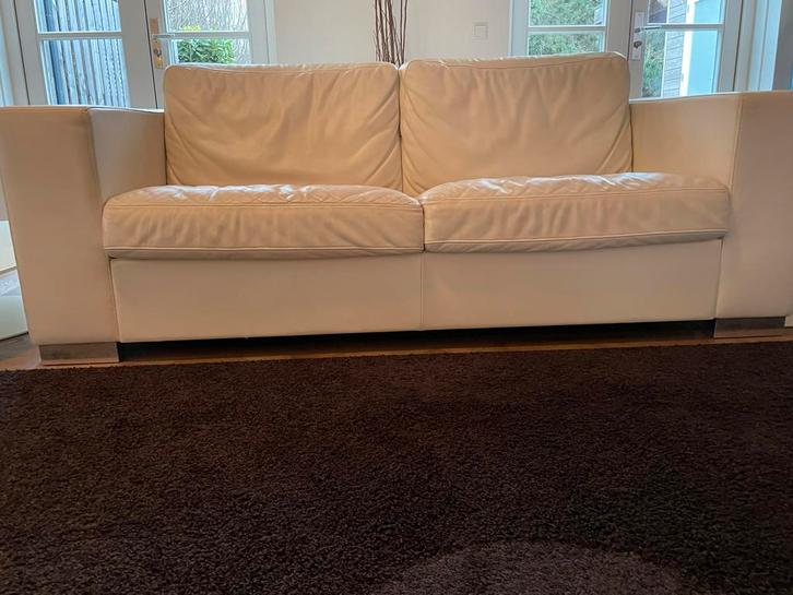 Poltrona Frau ‘Massimo’ 2,5-zits bank - Wit-crème leer, Huis en Inrichting, Banken | Bankstellen, Gebruikt, Rechte bank, Driepersoons