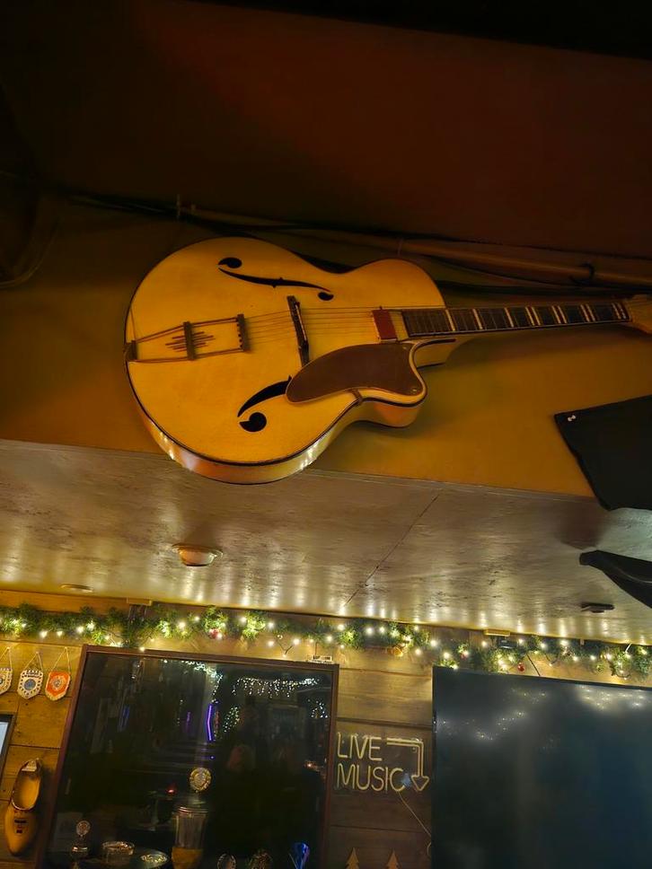 Vintage gitaren 2 stuks, Muziek en Instrumenten, Snaarinstrumenten | Gitaren | Akoestisch, Gebruikt, Klassieke of Spaanse gitaar