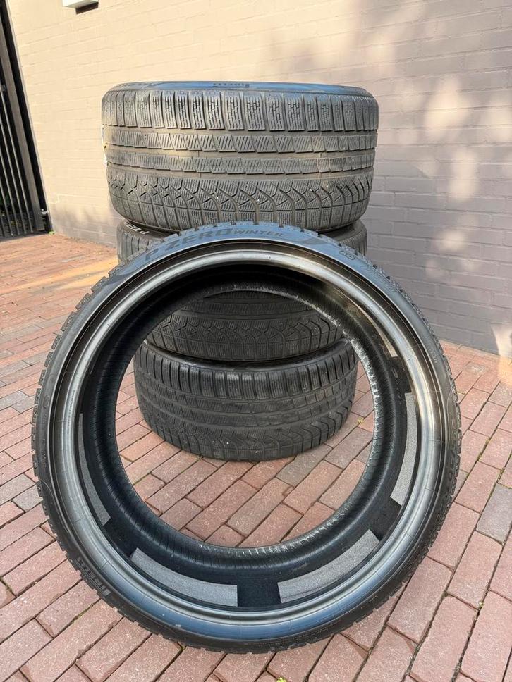 Pirelli Winterbanden 285/30 R22 Audi RS6 C8, Auto-onderdelen, Banden en Velgen, Band(en), Winterbanden, Overige maten, 285 mm