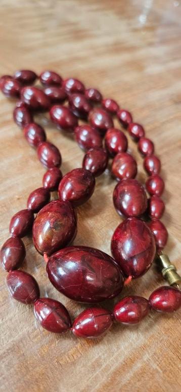 Antieke Kralenketting - Rode Bakeliet Look beschikbaar voor biedingen