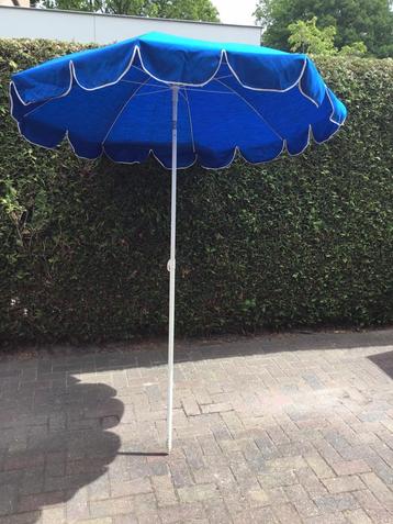 Vintage Parasol beschikbaar voor biedingen