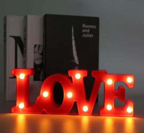 Love lichtjes rood, Hobby en Vrije tijd, Feestartikelen | Verhuur, Nieuw, Valentijn of Romantisch, Ophalen of Verzenden