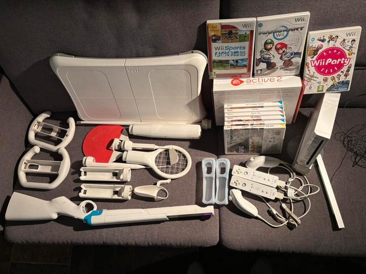 Complete Nintendo Wii set met 10 spellen + veel accessoires, Spelcomputers en Games, Spelcomputers | Nintendo Wii, Zo goed als nieuw
