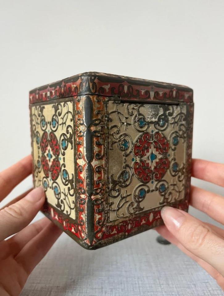 Prachtig vintage (thee)blik met motief, 10x10x10cm. 60s 70s, Verzamelen, Blikken, Gebruikt, Overige, Overige merken, Verzenden