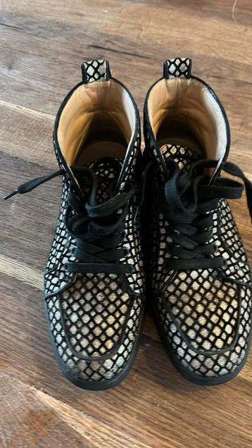Christian Louboutin maat 38.5 beschikbaar voor biedingen