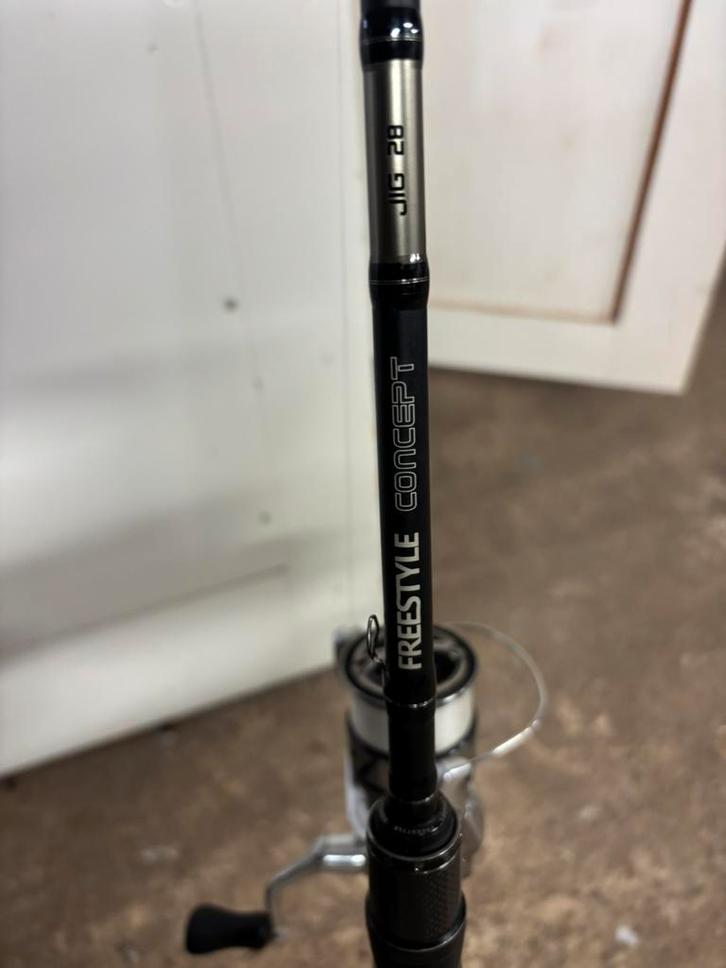 Shimano nasci 3000 met spro freestyle jig 28, Watersport en Boten, Hengelsport | Algemeen, Zo goed als nieuw, Molen, Ophalen