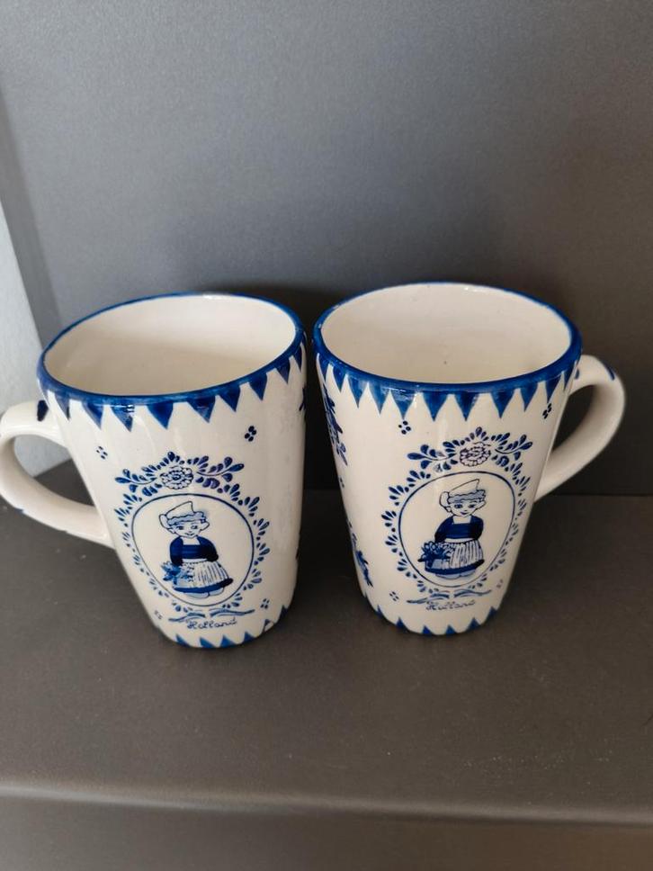 2 Delfts Blauwe Mokken, Huis en Inrichting, Keuken | Servies, Zo goed als nieuw, Kop(pen) en/of Schotel(s), Overige stijlen, Aardewerk