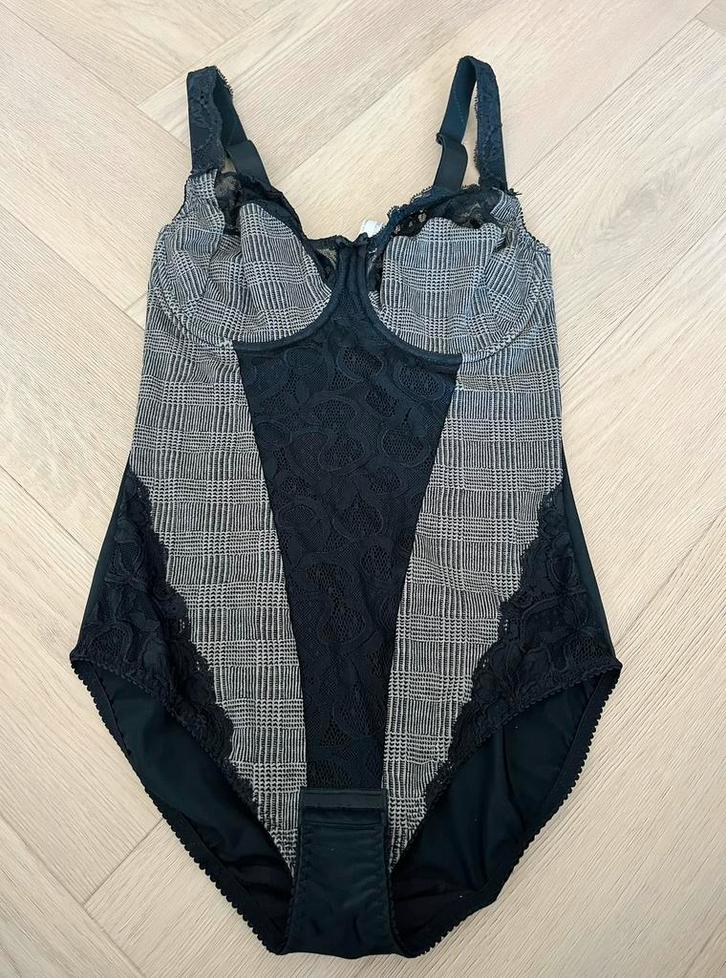 Prima Donna Body 85C Madison Grijs NIEUW (LEES BESCHRIJVING), Kleding | Dames, Ondergoed en Lingerie, Body of Korset, Grijs, Ophalen of Verzenden