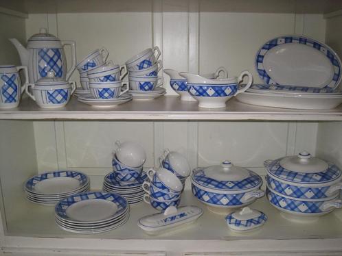 Servies met blauwe ruit gemaakt door Boch, Antiek en Kunst, Antiek | Servies los, Ophalen of Verzenden