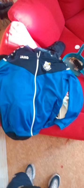 jacko met logo FC TILBURG, blauw ,maat L beschikbaar voor biedingen