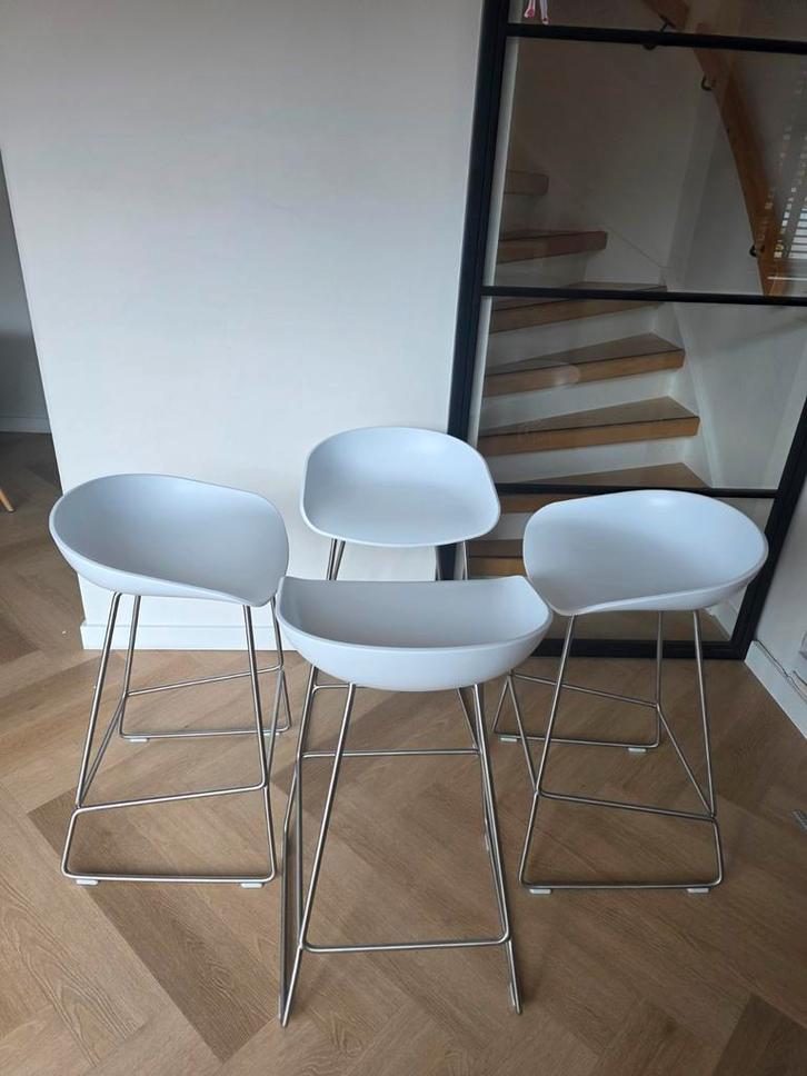 4 Witte HAY Barkrukken - Zithoogte 65cm, Huis en Inrichting, Barkrukken, Zo goed als nieuw, 60 tot 90 cm, Kunststof, Metaal, 4 krukken