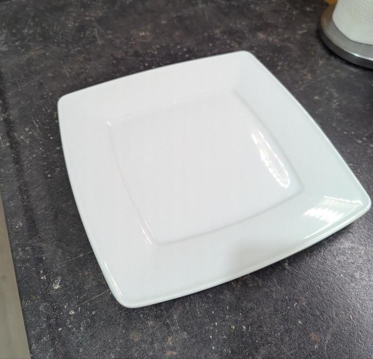 Compleet Servies - Borden en Kommen, Huis en Inrichting, Keuken | Servies, Gebruikt, Compleet servies, Effen, Aardewerk, Ophalen