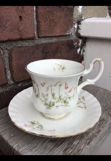 Kop & schotel, Royal Albert, Nordic Flower, bone china kopje beschikbaar voor biedingen