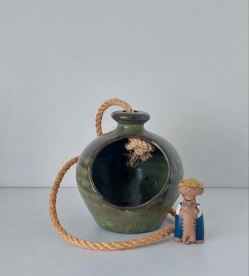 Vintage hang bloempotje beschikbaar voor biedingen