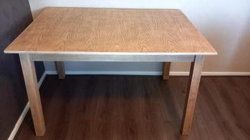 eettafel beschikbaar voor biedingen