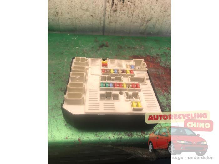 Zekeringkast van een Renault Megane, Auto-onderdelen, Elektronica en Kabels, Renault, Gebruikt, 3 maanden garantie, Ophalen