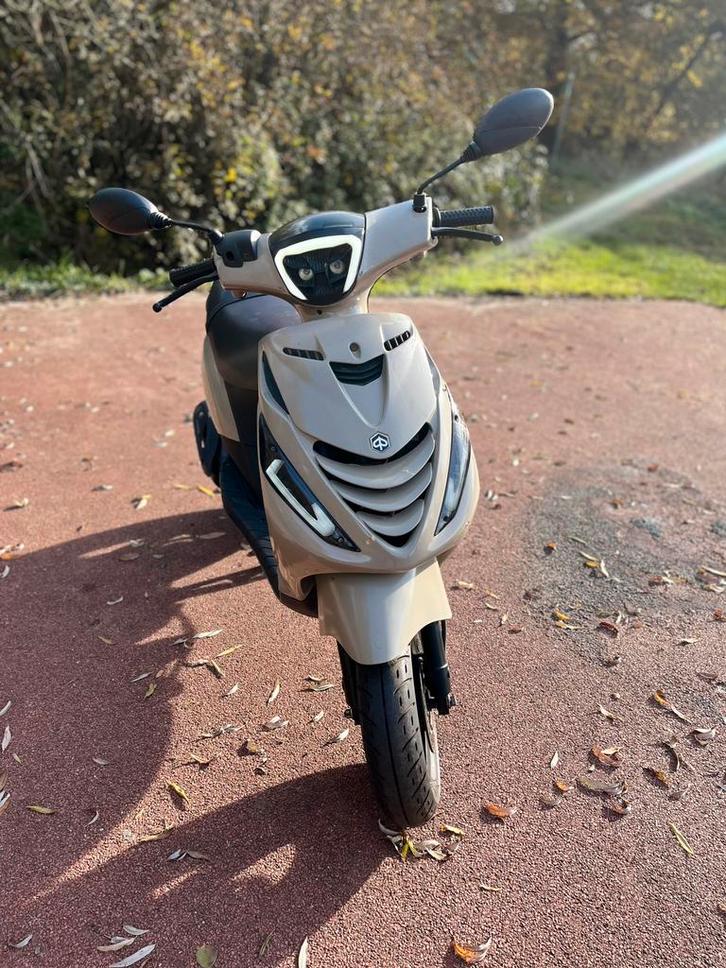 Piaggio Zip 25KM/H bouwjaar 2012 in zeer nette staat, Fietsen en Brommers, Scooters | Piaggio, Zo goed als nieuw, Zip, Maximaal 25 km/u